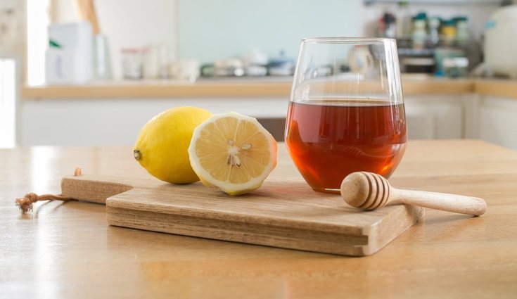 El limón contiene ácido cítrico que favorece la fijación del calcio 