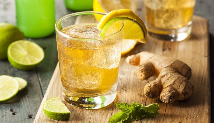 El agua de jenjibre lleva además limón, menta y canela