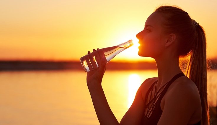  Acompaña tu consumo de agua con ejercicio y una dieta saludable