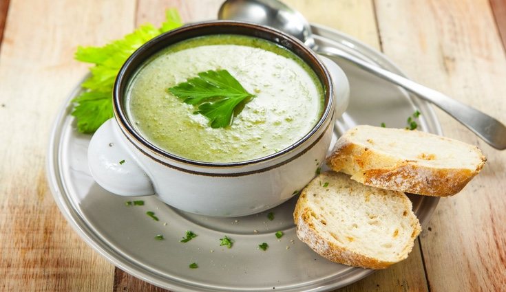 La crema de apio es una deliciosa receta muy fácil de realizar