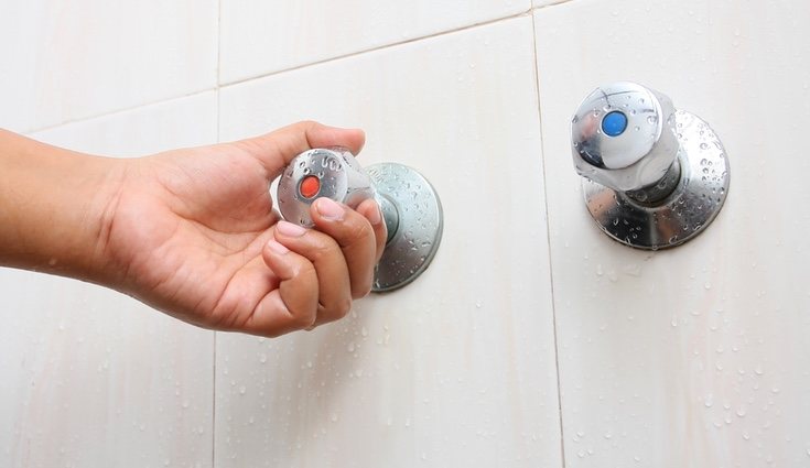Debemos alternar el agua fría y la caliente