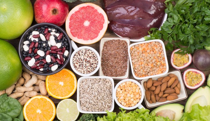 Las legumbres, los cítricos o el aguacate son alimentos ricos en ácido fólico