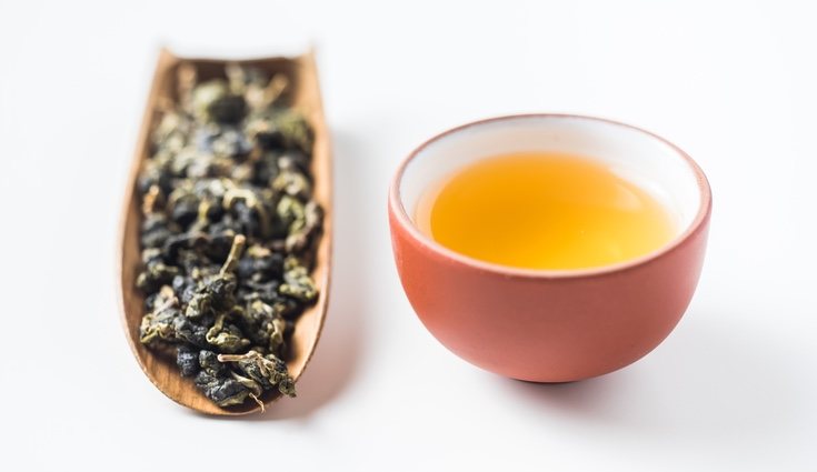 La preparación del té oolong se realiza de forma especial mediante 