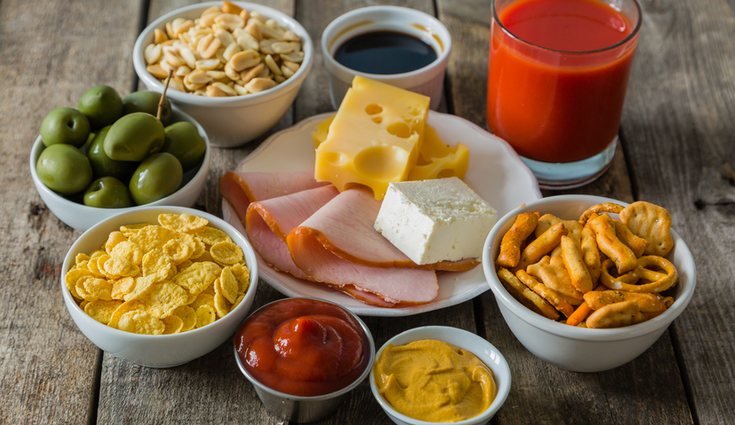 La dieta hiposódica busca evitar el embutido, conservas o salsas