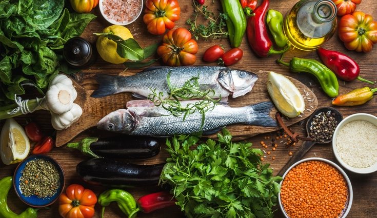 Los diferentes grupos de alimentos deben estar presentes varias veces a diario