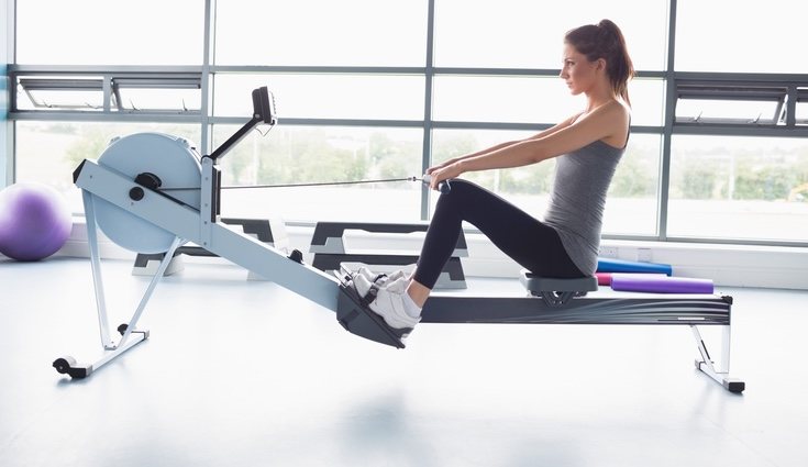 En los ejercicios para tonificar la espalda es importante mantener una buena postura para no sufrir lesiones y daños que serán peor a la larga