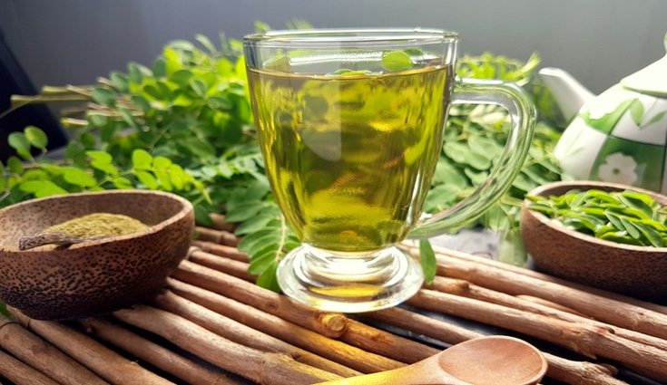 Prepara té añadiendo 10 gramos de moringa a 250 mililitros de agua