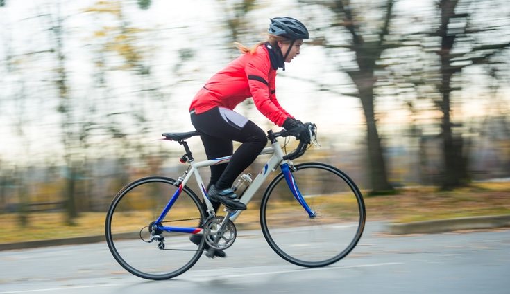 El entrenamiento cruzado alterna el running con otras disciplinas como la bicicleta