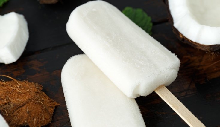 Puedes elaborar polos caseros de leche