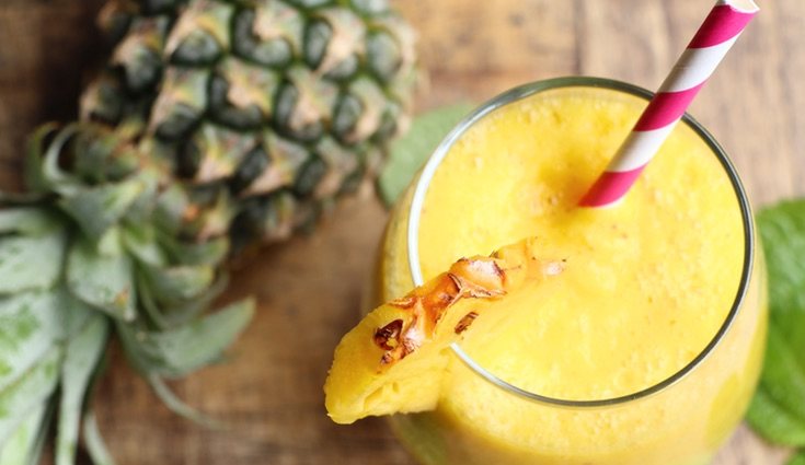 Un smoothie que lleve piña y jengibre es mejor hacerlo con robot