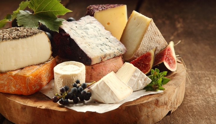 El queso que se le debe echar a las ensaladas es el fresco