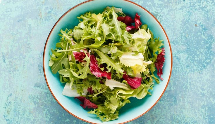 La lechuga debe ser la base principal de tus ensaladas