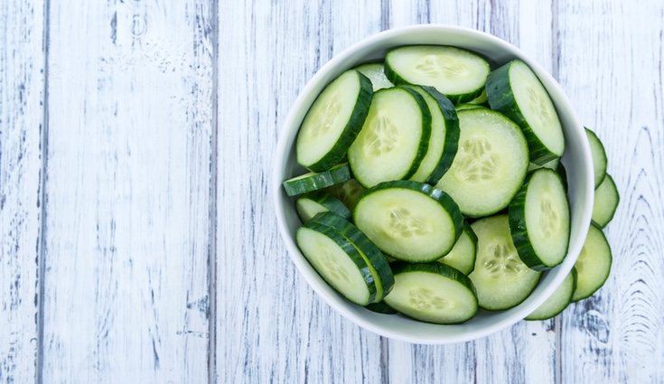 La ensalada de pepino es uno de los platos más refrescantes y veraniegos
