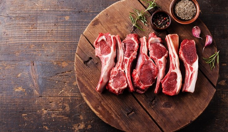 La carne roja tiene su color debido ala mioglobina