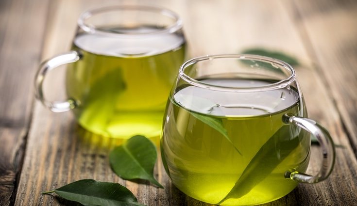 Es recomendable incluir te verde a la dieta