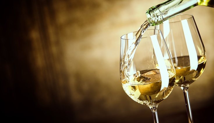 Una copa de vino tinto, blanco o rosado siempre engorda