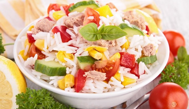 La ensalada de arroz es la más común en las nocehs de verano