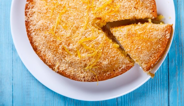 La mejor opción para decorarlo será la canela, las tiras de naranja o incluso el coco rallado