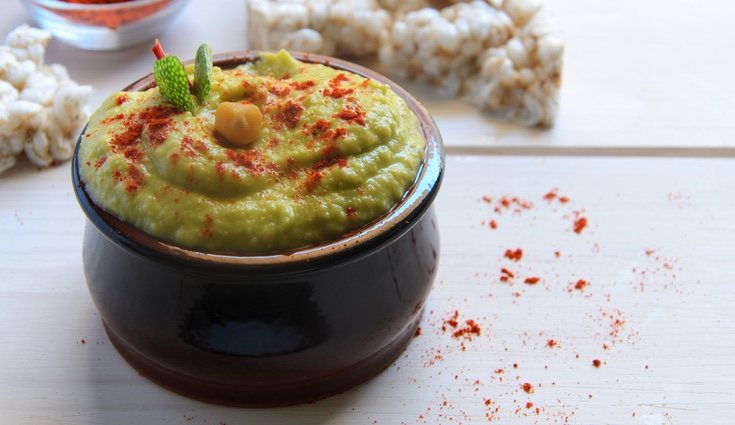 El hummus de aguacate es una receta fácil y deliciosa