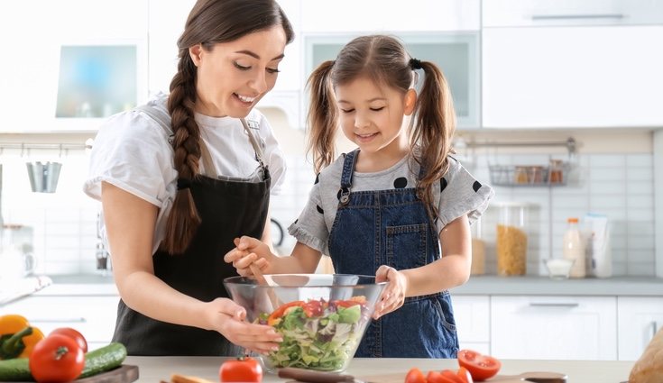 Se recomienda triturar la verdura y hacer un puré para los más peques