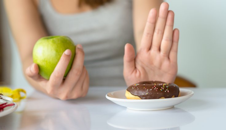 Es recomendable sustituir la bollería por fruta