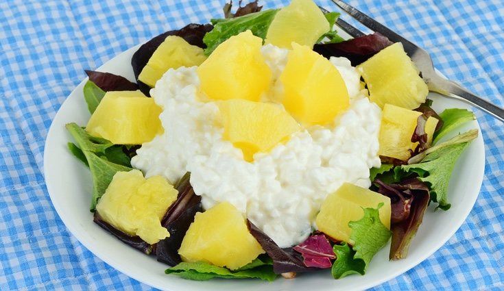 Ensalada para otoño con piña y requesón