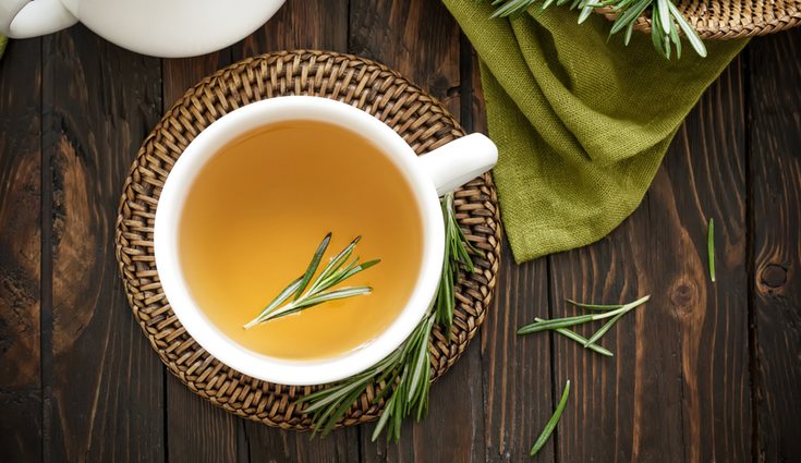 El té de romero se puede hacer con el propio romero que se tenga en casa