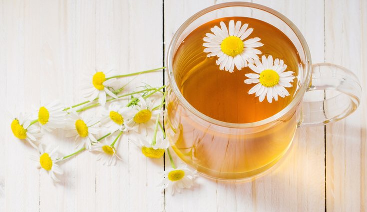 La manzanilla favorece la relajación, por lo que es ideal ante el estrés