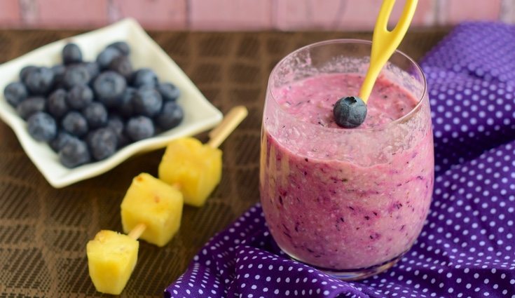 Los frutos rojos combinados con la piña hacen un batido que favorece a la digestión