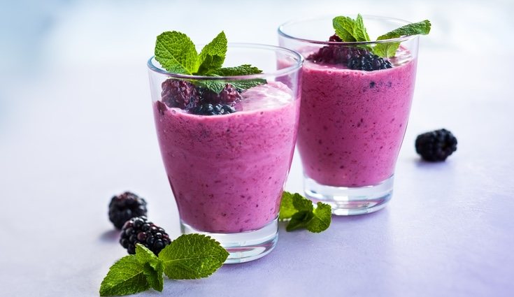 El batido de frutos rojos contiene fibra y reduce la sensación de hambre