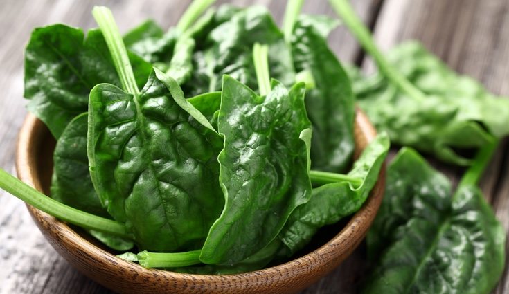 Los vegetales de hoja verde contienen mucho potasio