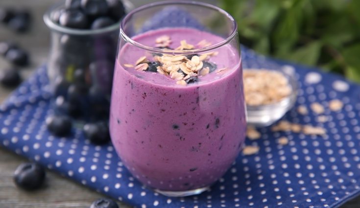 Batido de frutas del bosque con avena