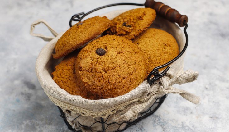Las galletas de manzana, avena y chocolate son bajas en grasa