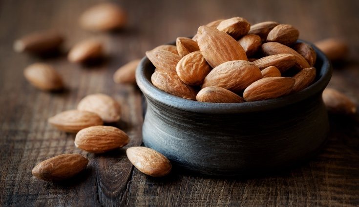 Las almendras son esenciales en un turrón blando bueno