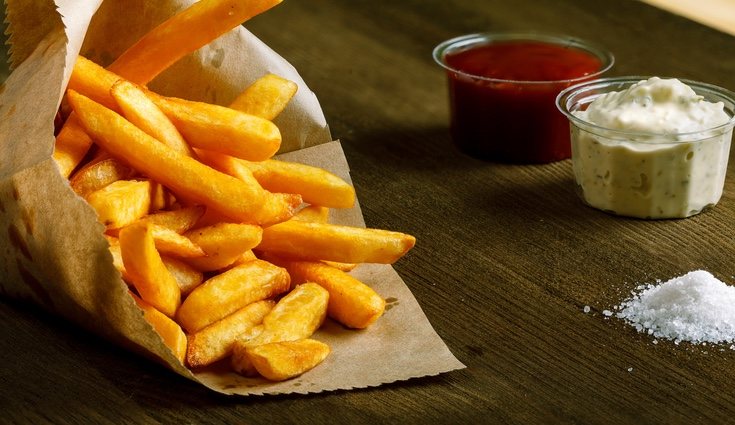 Las alternativas a las patatas fritas son varias, desde el puré de patatas, hasta las patatas al horno