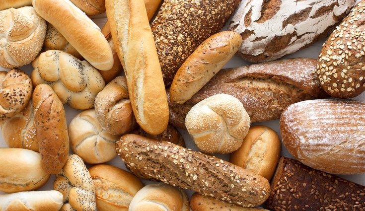 Es recomendable un pan fresco de panadería antes que un pan de molde lleno de conservantes