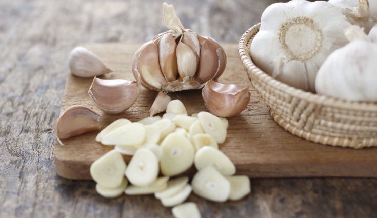 El ajo tiene muchos beneficios para combatir virus y bacterias