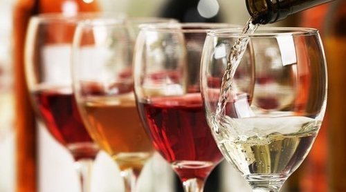 Vino blanco o vino tinto, ¿qué vino engorda más?